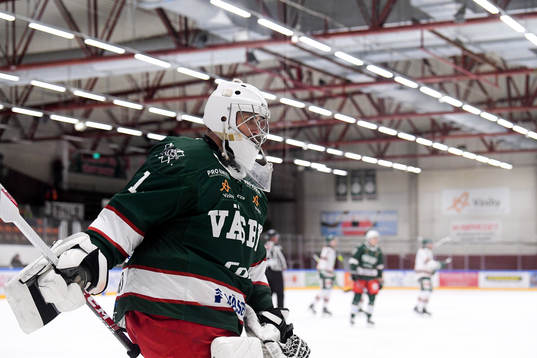 Väsbys målvakt Andreas Bernard deppar