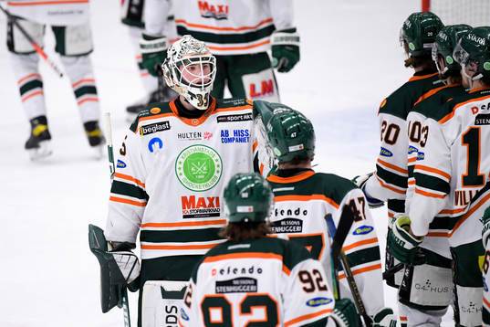 Kristianstads målvakt Calle Clang jublar