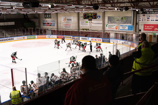 Vy över ishockeymatchen i kvalet till Hockeyallsvenskan