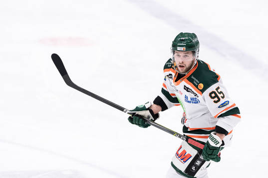 Kristianstads Alexander Molldén nder ishockeymatchen i