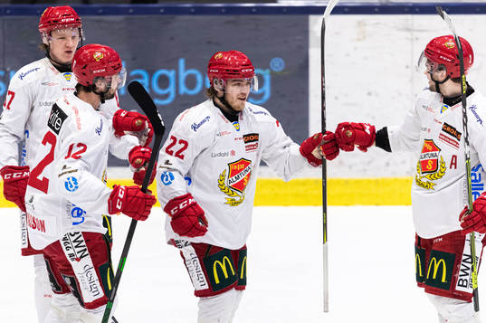 Almtunas Emil Berglund jublar