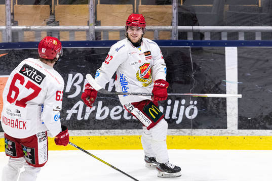 Almtunas Emil Berglund jublar