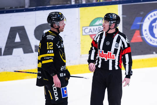 Västerås Fredrik Johansson och domare Anders Sandahl