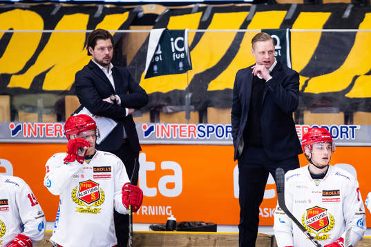 Almtunas assisterande tränare Mattias Zackrisson och