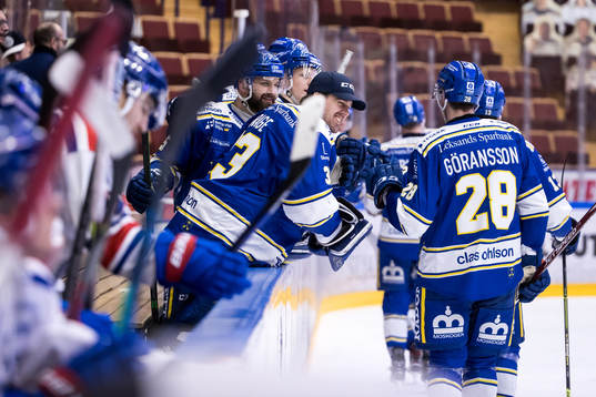 Leksands målvakt Axel Brage jublar i båset