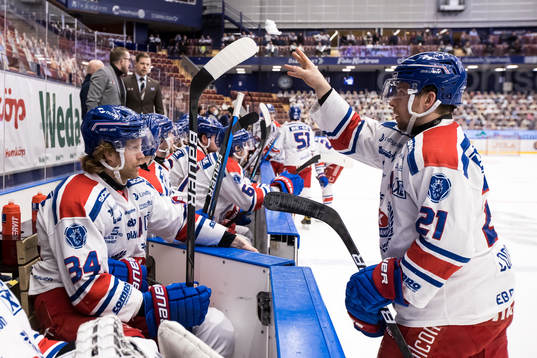 Oskarshamns spelarna deppar på bänken