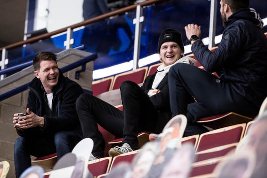 Leksands Patrik Zackrisson och Calle Själin på läktaren