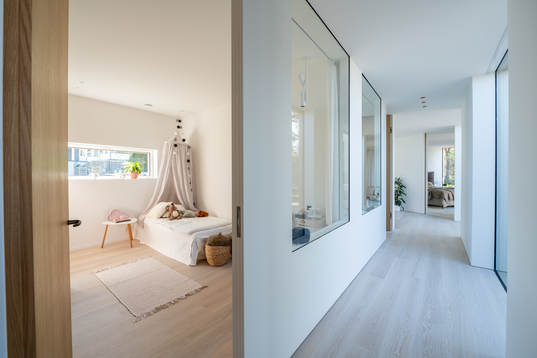 Barnrum och korridor i Linus Fernströms egendesignade hus