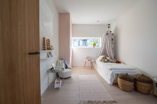 Barnrum i Linus Fernströms egendesignade hus