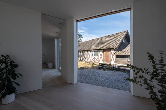 Karin Perssons och Linus Fernströms tidigare hus syns