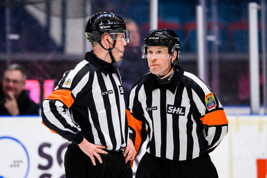 Domare Johan Magnusson och Domare Tobias Björk