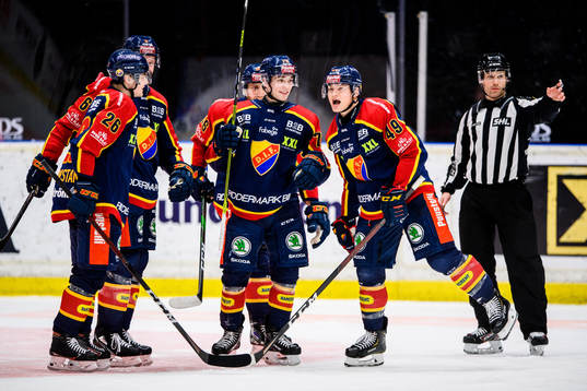 Djurgårdens Rhett Rakhshani (h) jublar med lagkamrater