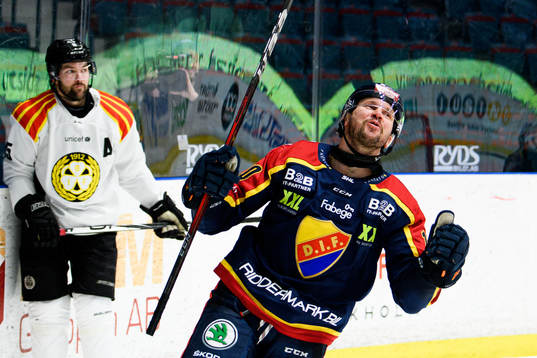 Brynäs Simon Bertilsson deppar och Djurgårdens Niclas
