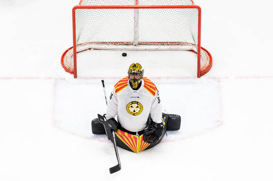 Brynäs målvakt Samuel Ersson deppar