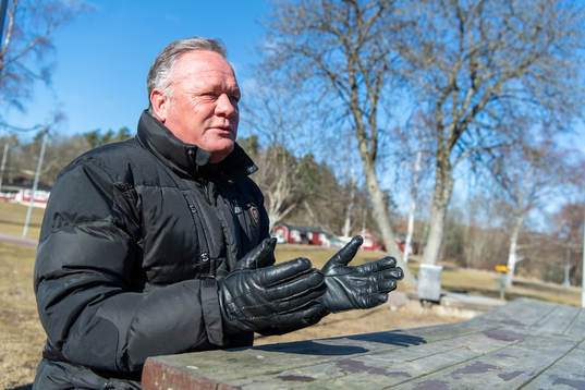 Örgrytes f.d. ordförande Joacim Nordh blir intervjuad