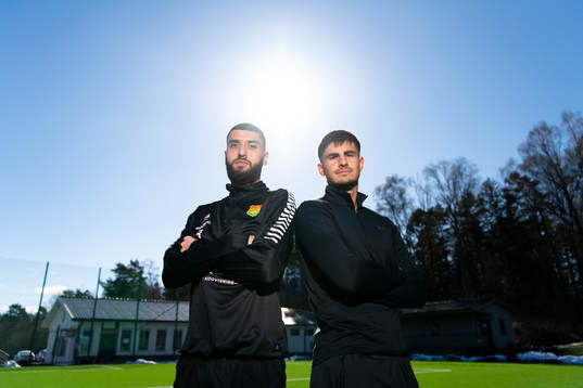 Gais Emin Grozdanic och Aiham Ousouunder blir intervjuade