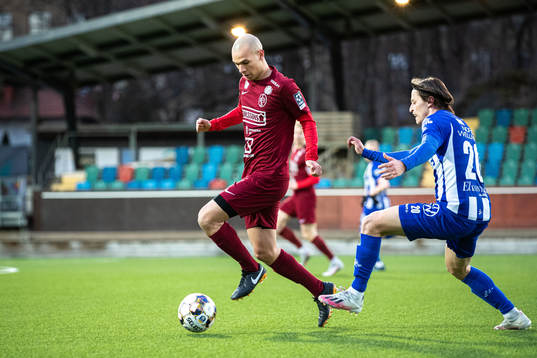 Landskronas Sumar Almadjed och IFK Göteborgs Simon Thern