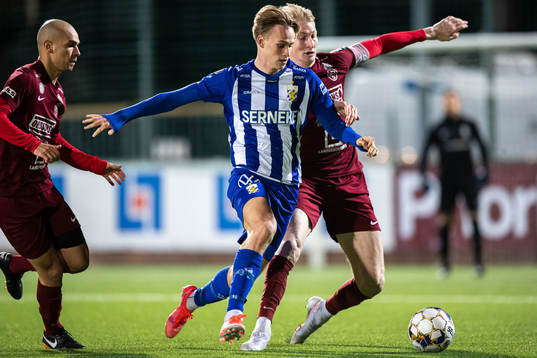 IFK Göteborgs Oscar Vilhelmsson  och Landskronas Viktor