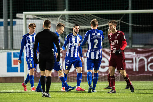 IFK Göteborgs Kevin Yakob jublar med lagkamrater