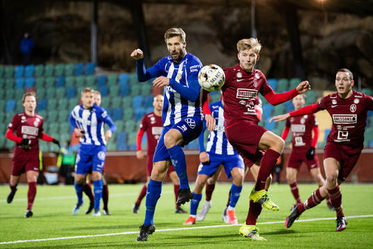 IFK Göteborgs Mattias Bjärsmyr och Landskronas Johan Rapp