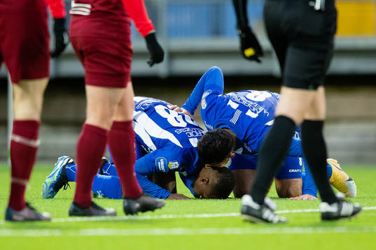 IFK Göteborgs Alhassan Yusuf Abdullahi ihop med Hosam Aiesh