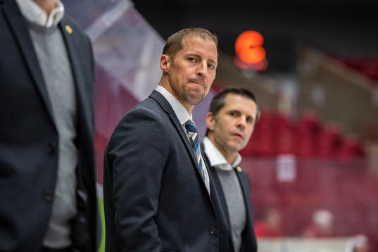 Rögles tränare Cam Abbott deppar