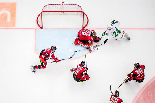 Rögles Marco Kasper oroar framför Malmö Redhawks