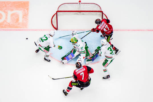 Rögles målvakt Christoffer Rifalk, Samuel Jonsson och
