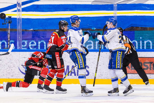 Leksands Emil Heineman jublar med Ashton Carter