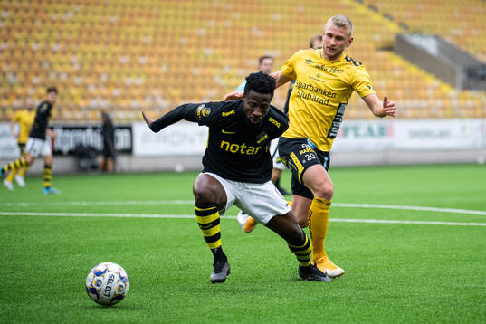 s Ebenezer Ofori och Elfsborgs Simon Strand