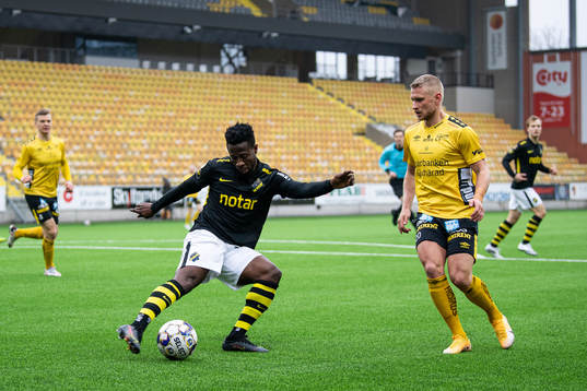 s Ebenezer Ofori och Elfsborgs Simon Strand
