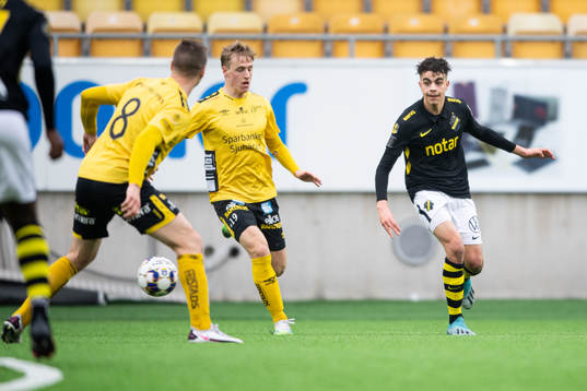 s Yasin Ayari och Elfsborgs Jeppe Møldrup Okkels