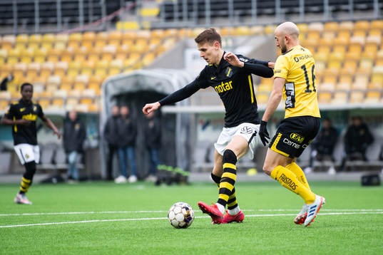 s Bojan Radulovic och Elfsborgs Robert Gojani