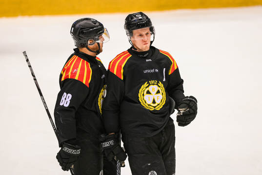 Brynäs Jaedon Descheneau och Linus Ölund