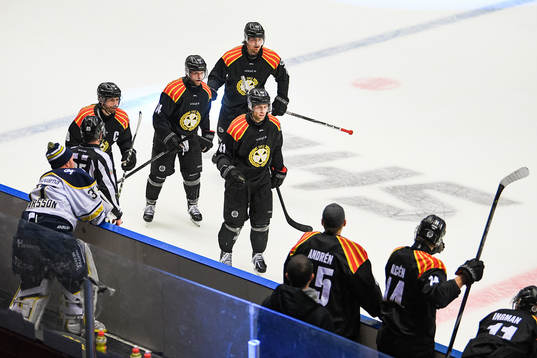 Brynäs Greg Scott jublar med lagkamrater