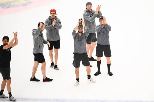 Brynäs spelare tackar publiken