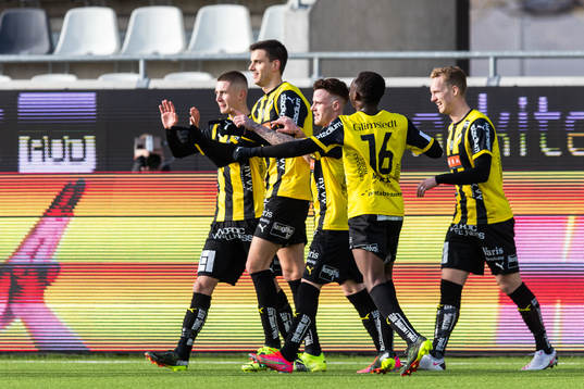 Häckens Alexander Jeremejeff jublar
