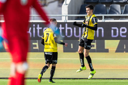 Häckens Alexander Jeremejeff jublar