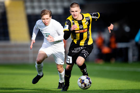 Häckens Leo Bengtsson före Västerås Samuel Sörman