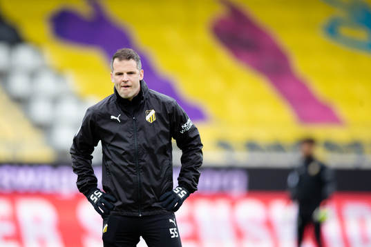 Häckens assisterande tränare Robert Vilahamn innan