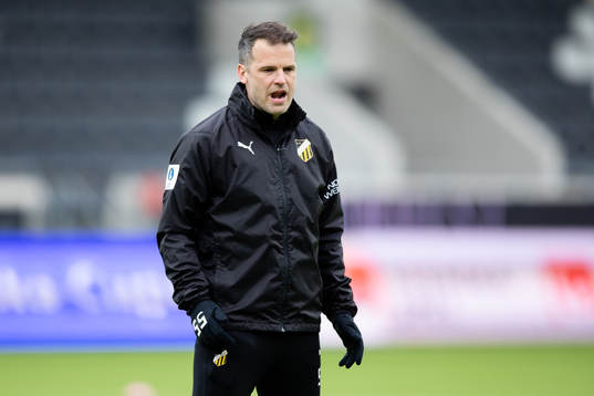Häckens assisterande tränare Robert Vilahamn innan