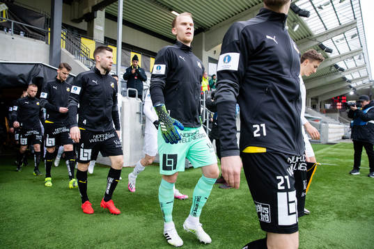 Häckens målvakt Pontus Dahlberg innan fotbollsmatchen i