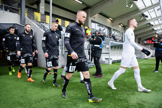 Häckens Alexander Faltsetas innan fotbollsmatchen i