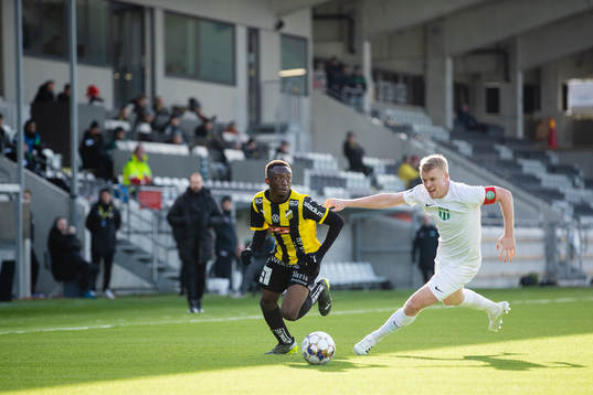 Häckens Benie Adama Traore och Västerås Simon Johansson