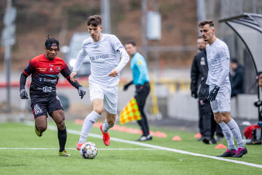 Örgrytes Daniel Paulsson mot Trollhättans Enoch Adu