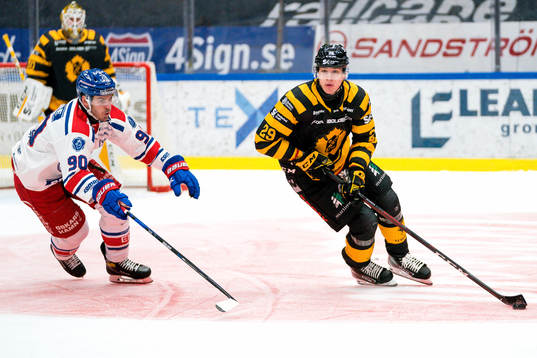 Oskarshamns Lance Bouma och Skellefteås Albin Sundsvik