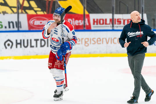 Oskarshamns Nichlas Torp lämnar isen