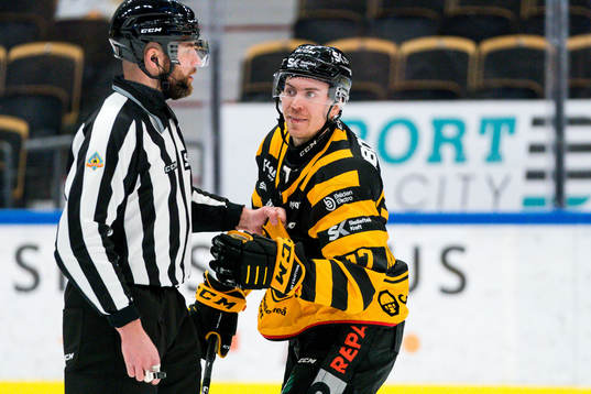 Skellefteås Pär Lindholm är arg
