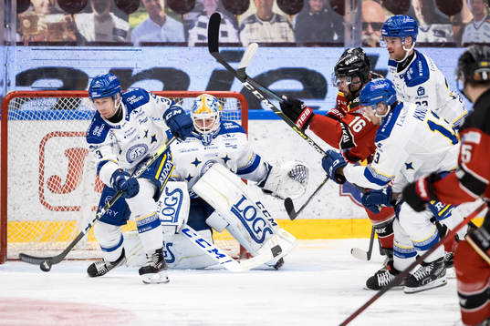 Leksands August Berg och Leksands målvakt Janne Juvonen