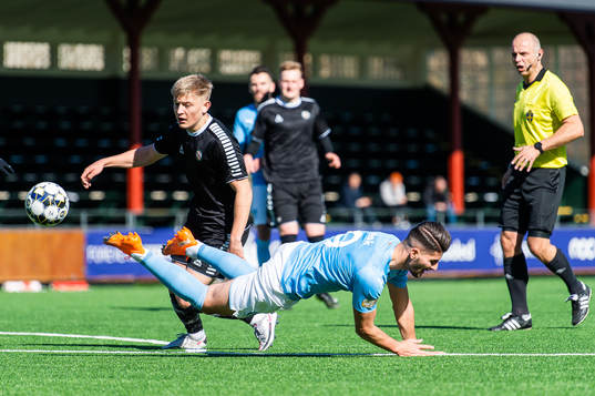 Örebros Dennis Collander och Malmö FFs Antonio Colak